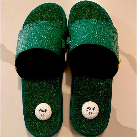 Newest edition Reef 19th hole golf slides - Picture 1 of 4
